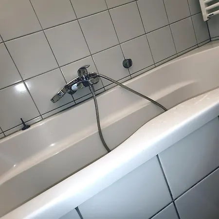 Grosszuegige In Leipzig-schleussig Mit Balkon Und Suedgartenblick Апартаменты Лейпциг