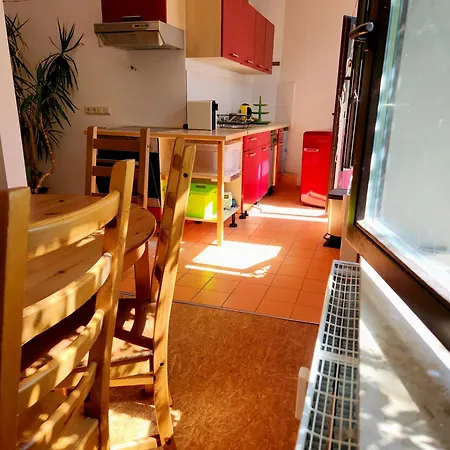 Grosszuegige In Leipzig-schleussig Mit Balkon Und Suedgartenblick Apartment *