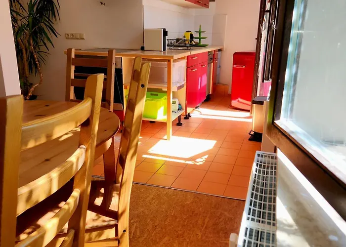 Grosszuegige In Leipzig-schleussig Mit Balkon Und Suedgartenblick Apartmán *
